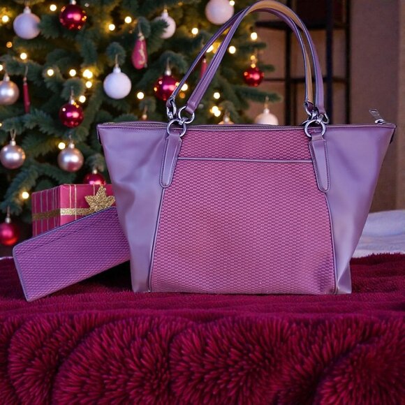 Coach Gorgeous $614 Legacy Jacquard Tote & Matching Wallet Set EUC - Picture 2 of 15